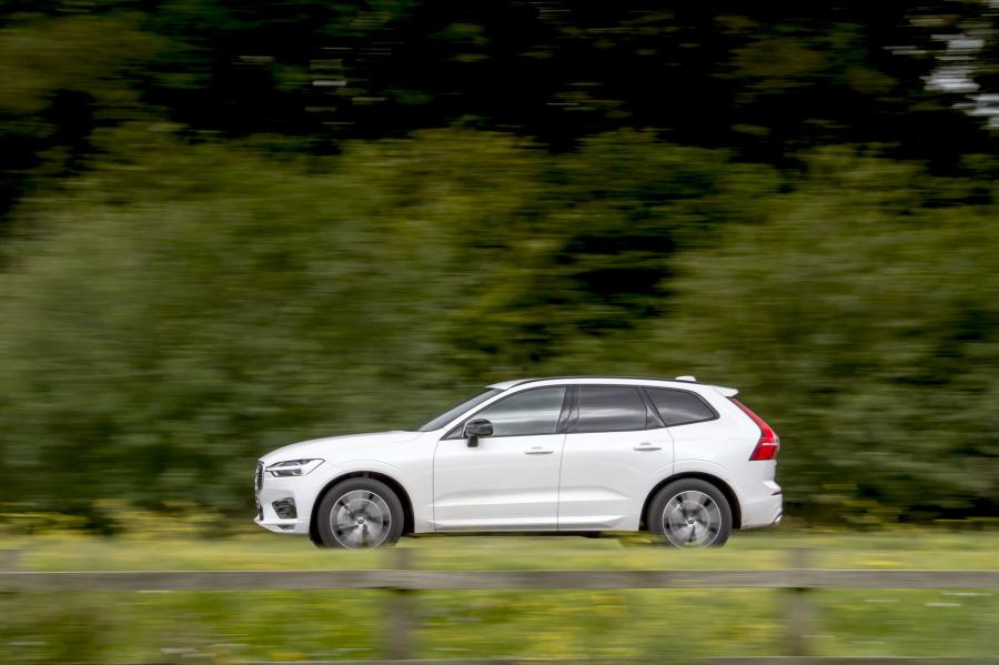  Volvo XC60 B4 R-Design 2019 года  (UK) (фото 19 из 26)
